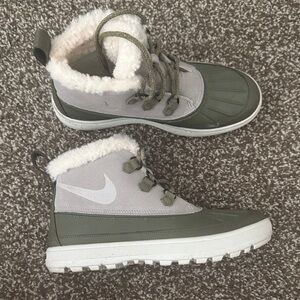 Nike womens Olive Green and White Faux-Fur Lined Winter Boots